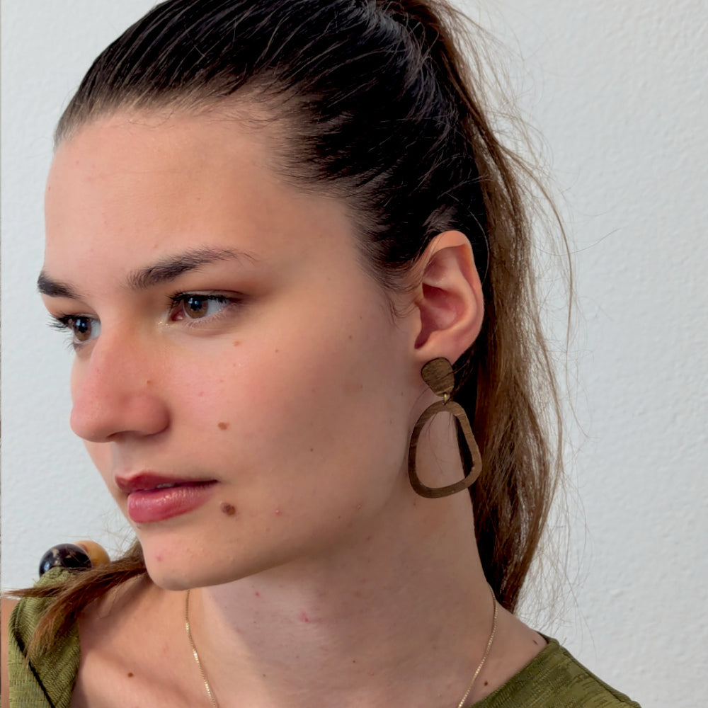 Boucles d'oreilles ÉVA - Bois naturel et brou de noix