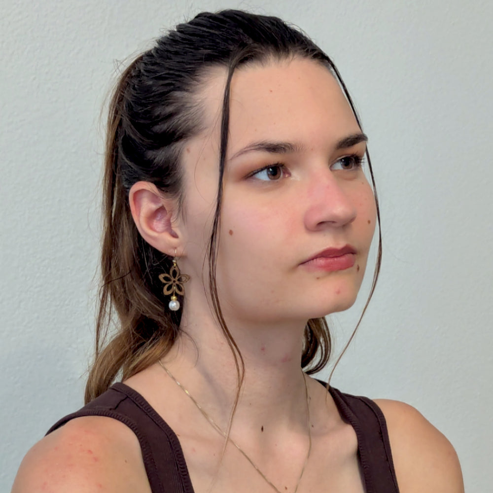 Boucles d'oreilles FLORA - Bois naturel et brou de noix