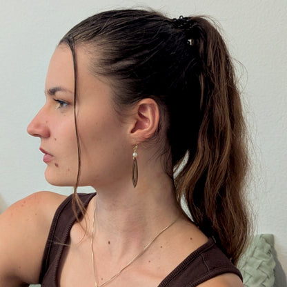 Boucles d'oreilles ÉLINA - Bois naturel et brou de noix